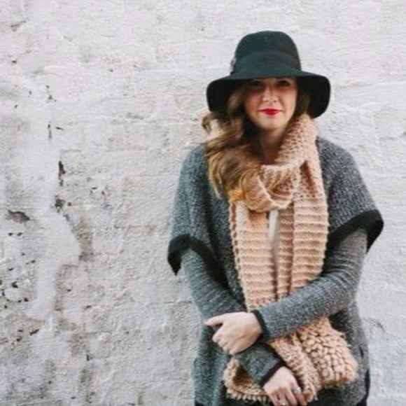 Meet your Posher, Alicia - Picture 1 of 4